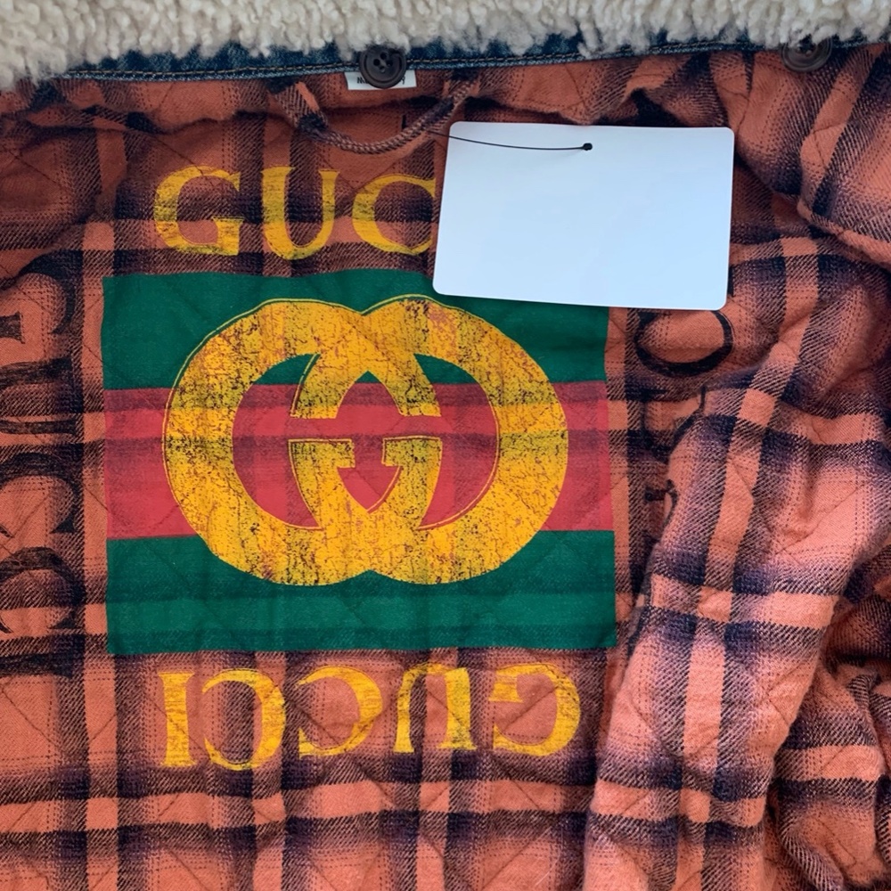 Gucci ,,Guccification'' Tiger Print Denim Jacket with shearling collar - Picture 11 of 12